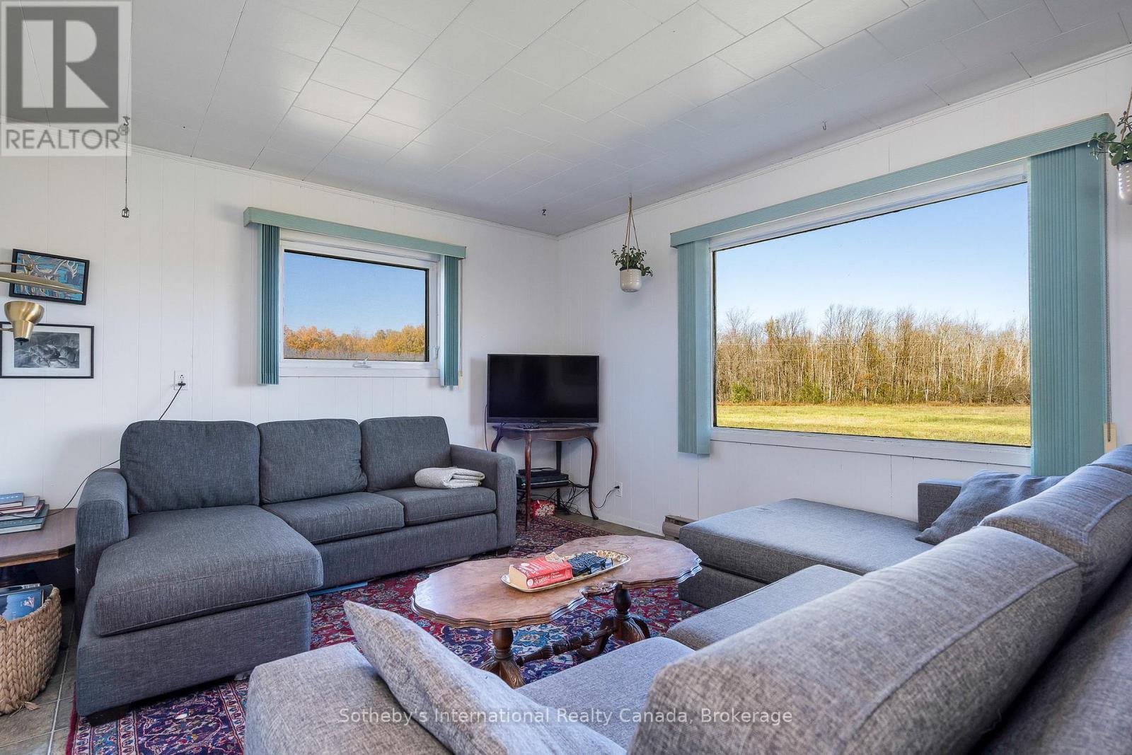 315298 3Rd Line A, Grey Highlands, ON - Indoor Photo Showing Living Room