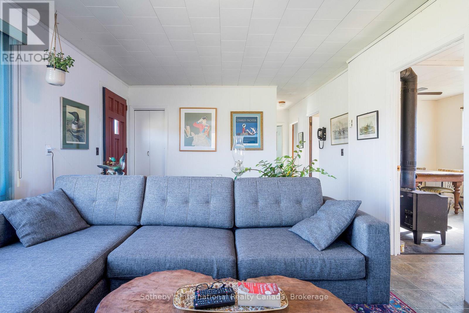 315298 3Rd Line A, Grey Highlands, ON - Indoor Photo Showing Living Room