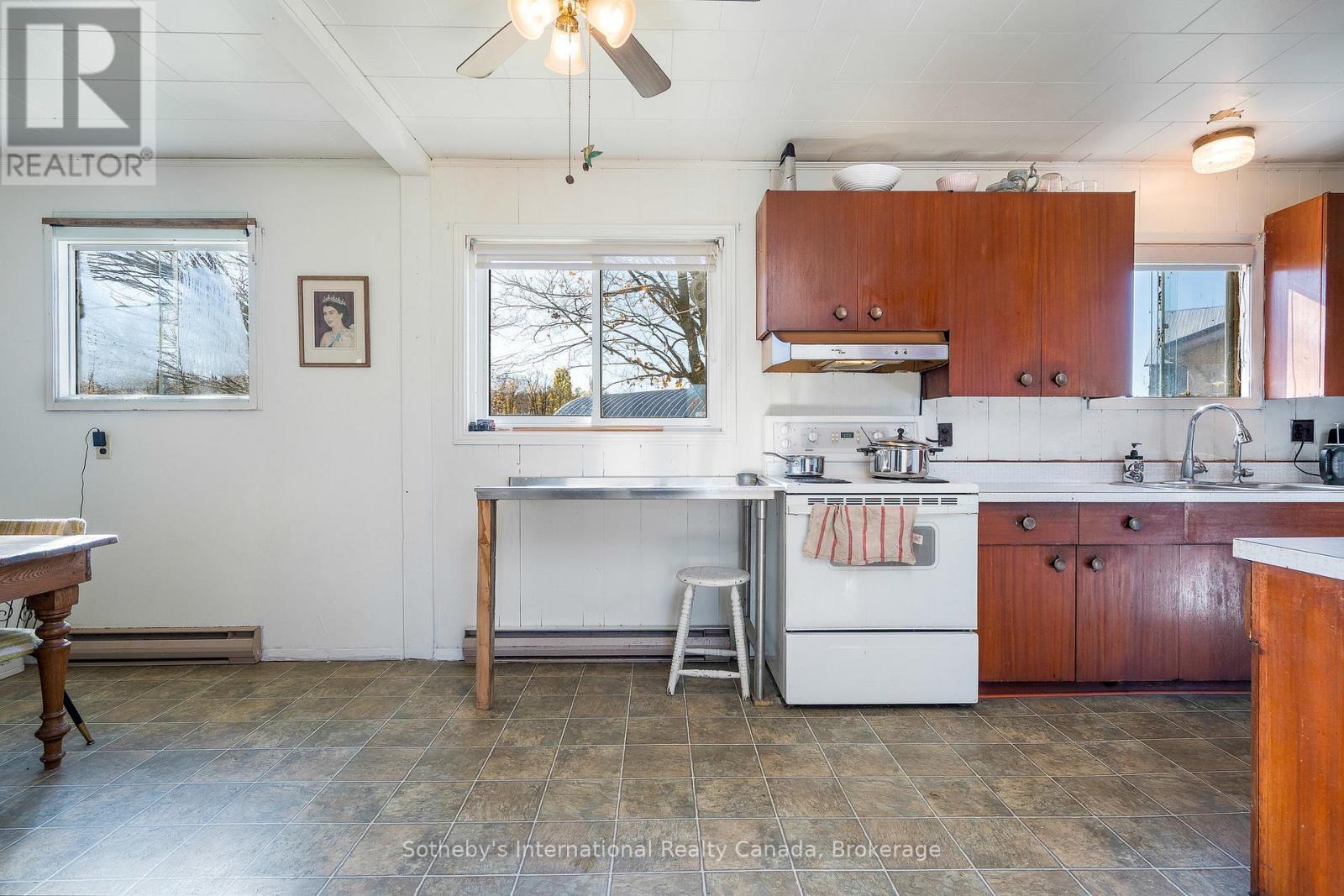 315298 3Rd Line A, Grey Highlands, ON - Indoor Photo Showing Kitchen With Double Sink
