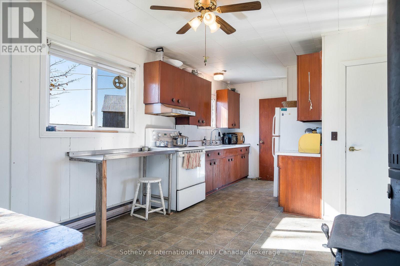 315298 3Rd Line A, Grey Highlands, ON - Indoor Photo Showing Kitchen