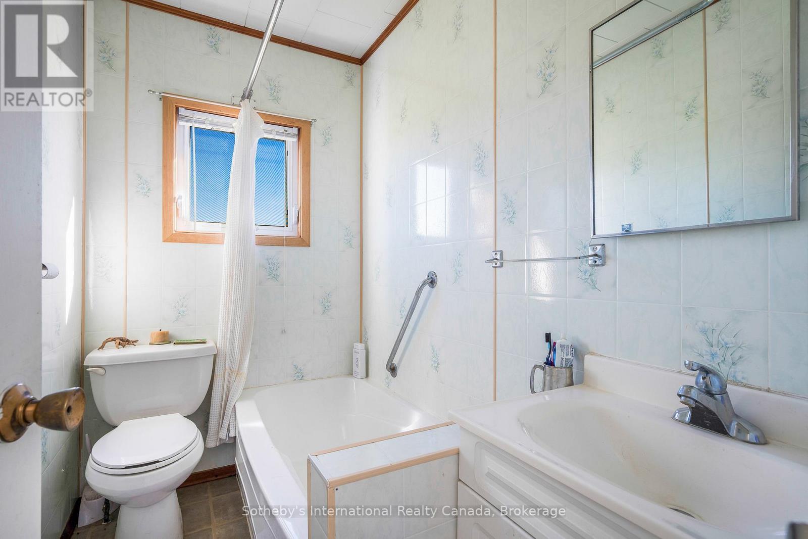 315298 3Rd Line A, Grey Highlands, ON - Indoor Photo Showing Bathroom