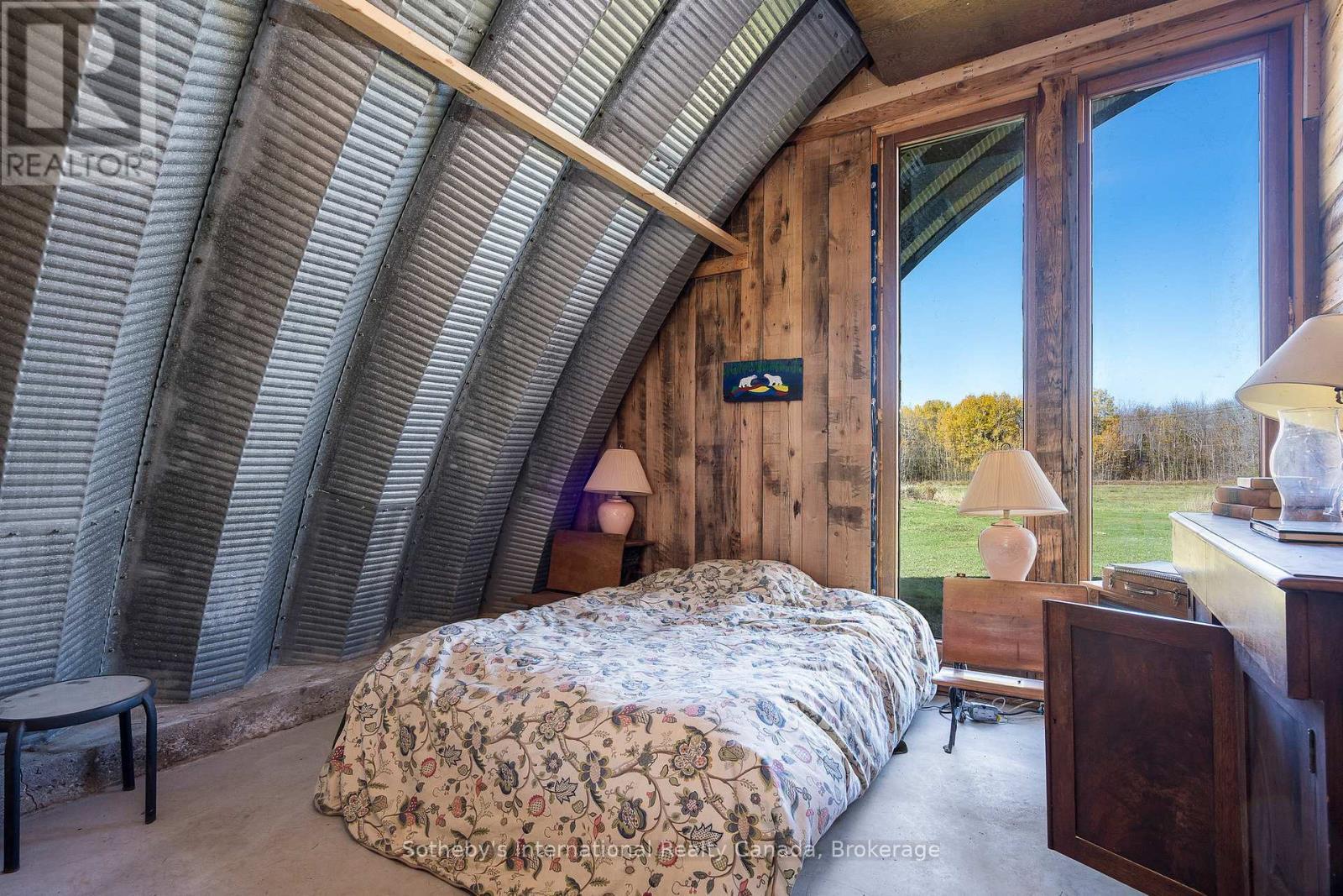 315298 3Rd Line A, Grey Highlands, ON - Indoor Photo Showing Bedroom