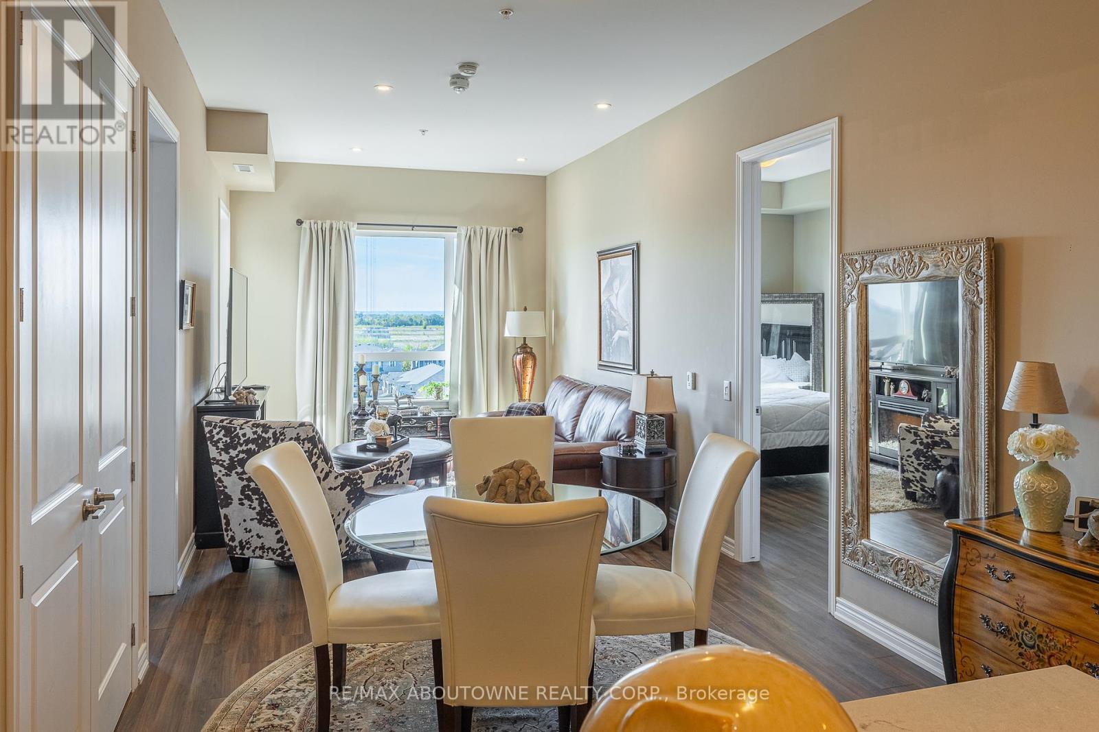614 - 40 Esplanade Lane, Grimsby, ON - Indoor Photo Showing Dining Room