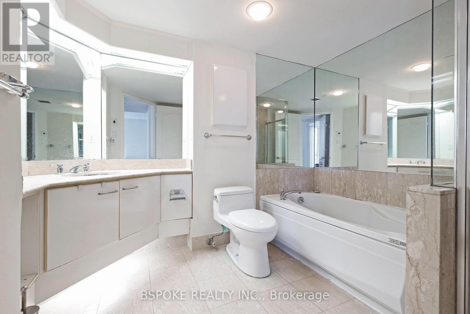 2500 - 38 Elm Street, Toronto, ON - Indoor Photo Showing Bathroom