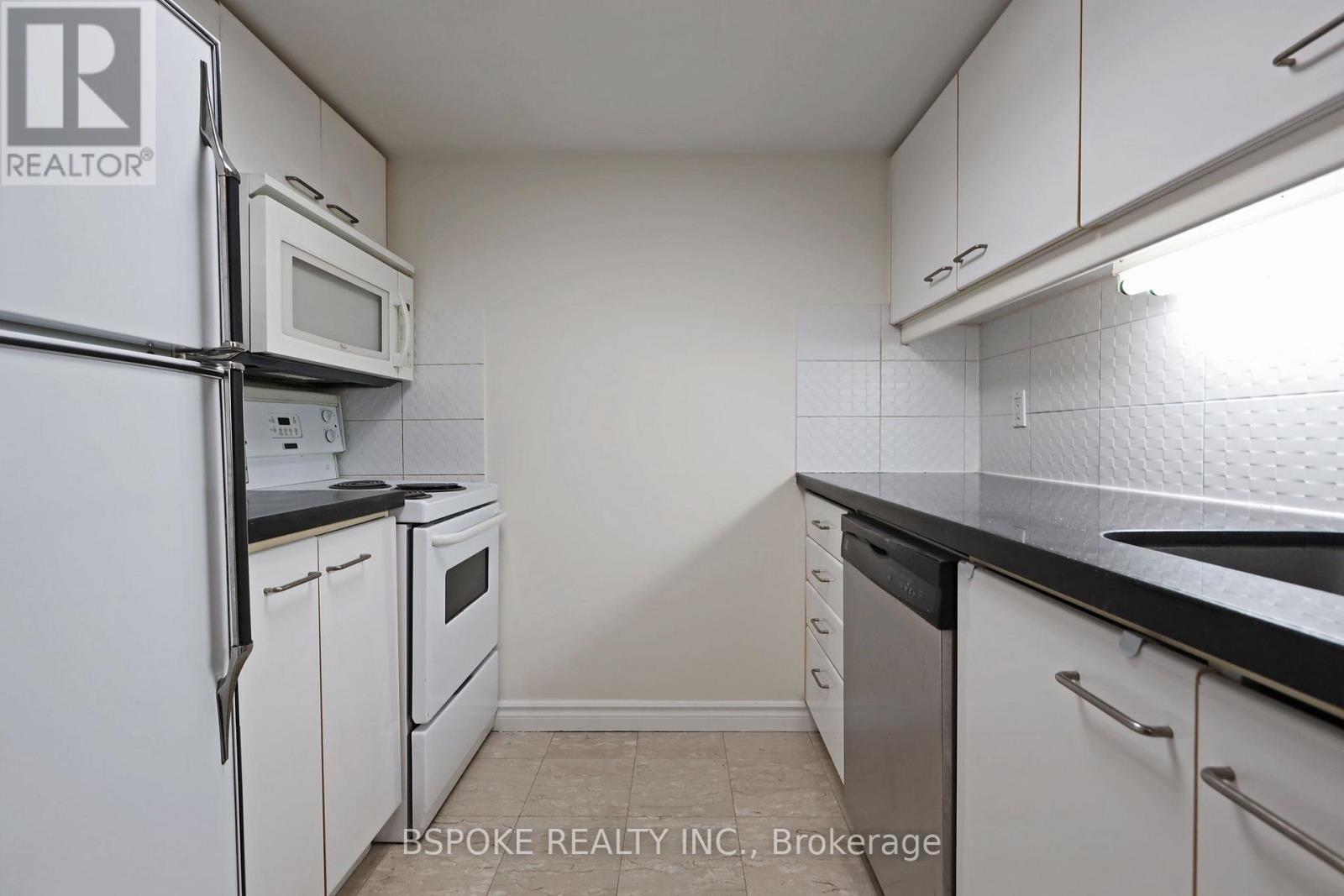 2500 - 38 Elm Street, Toronto, ON - Indoor Photo Showing Kitchen
