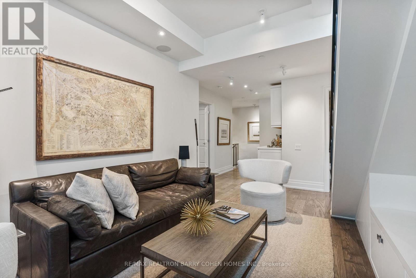 133 Pears Avenue, Toronto, ON - Indoor Photo Showing Living Room