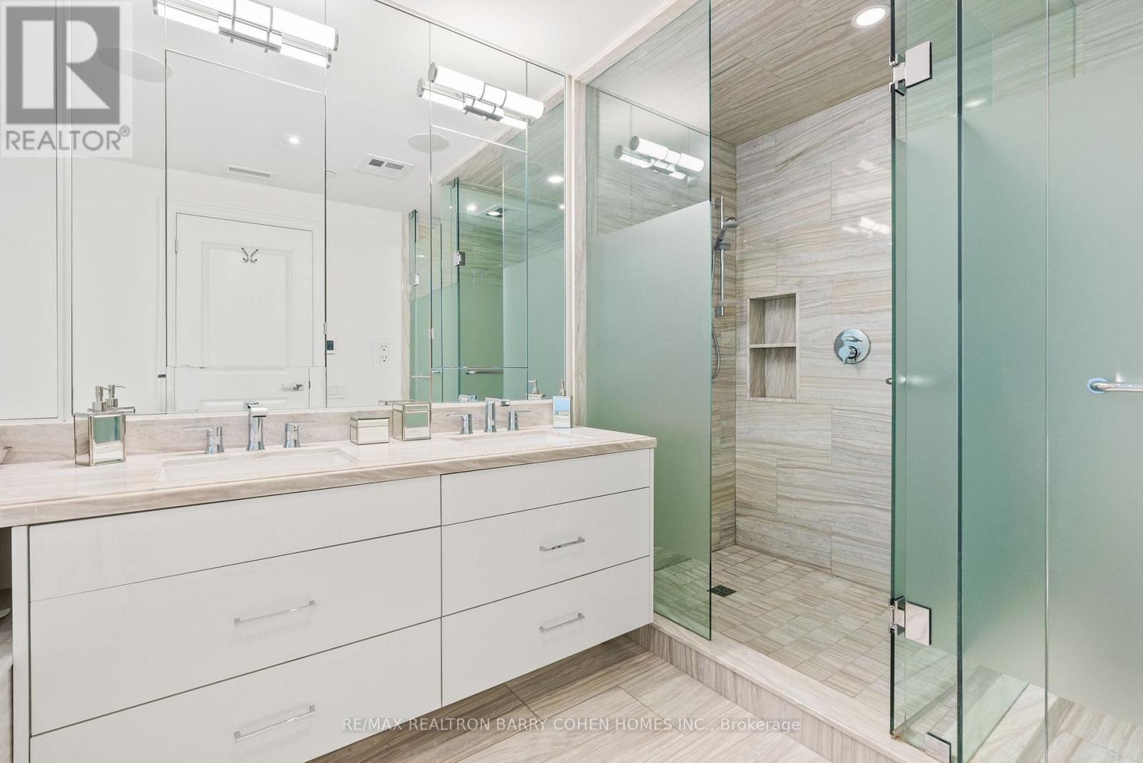 133 Pears Avenue, Toronto, ON - Indoor Photo Showing Bathroom