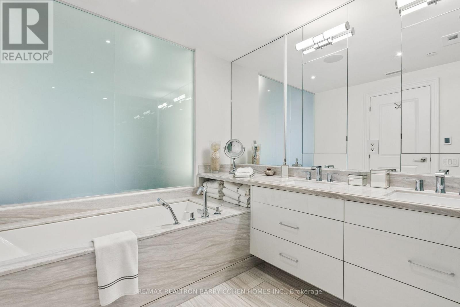 133 Pears Avenue, Toronto, ON - Indoor Photo Showing Bathroom