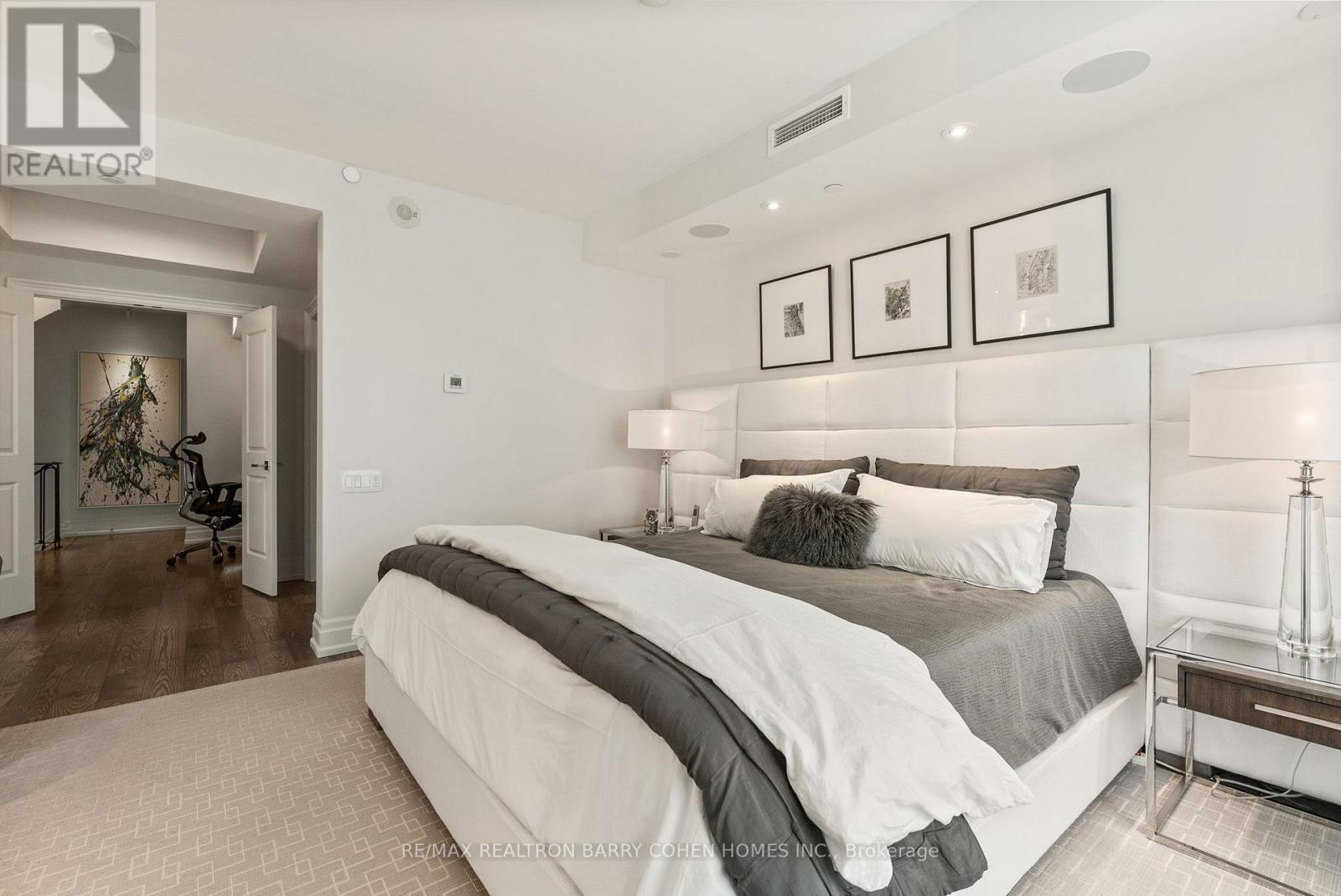 133 Pears Avenue, Toronto, ON - Indoor Photo Showing Bedroom