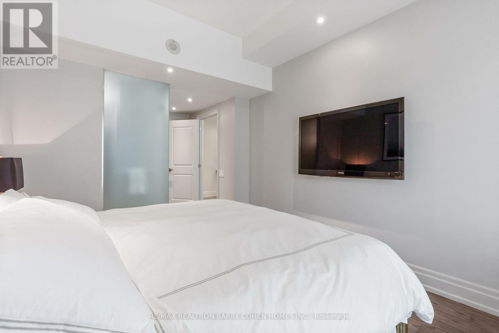 133 Pears Avenue, Toronto, ON - Indoor Photo Showing Bedroom