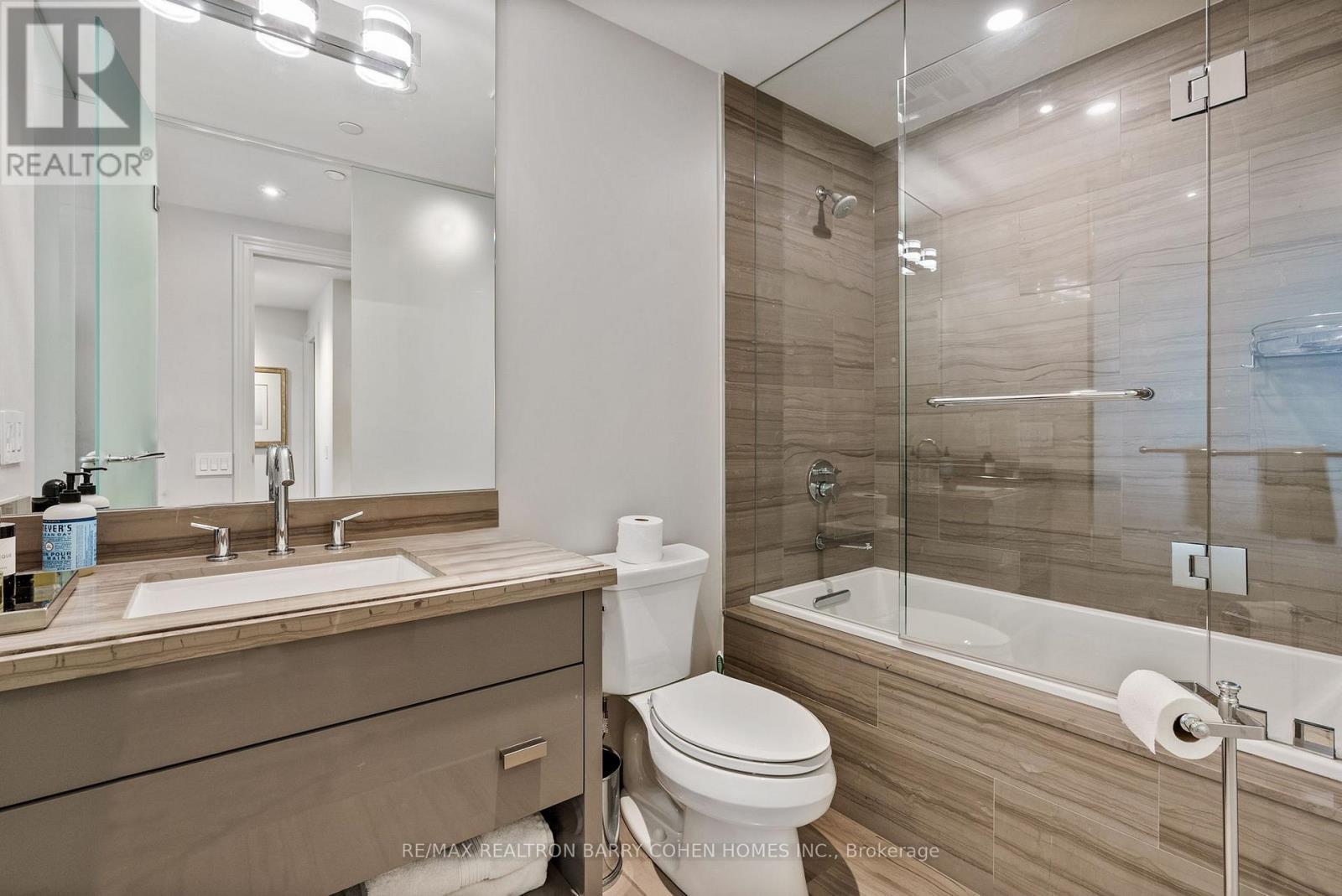 133 Pears Avenue, Toronto, ON - Indoor Photo Showing Bathroom