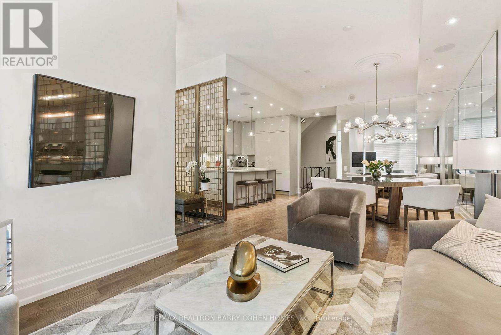 133 Pears Avenue, Toronto, ON - Indoor Photo Showing Living Room