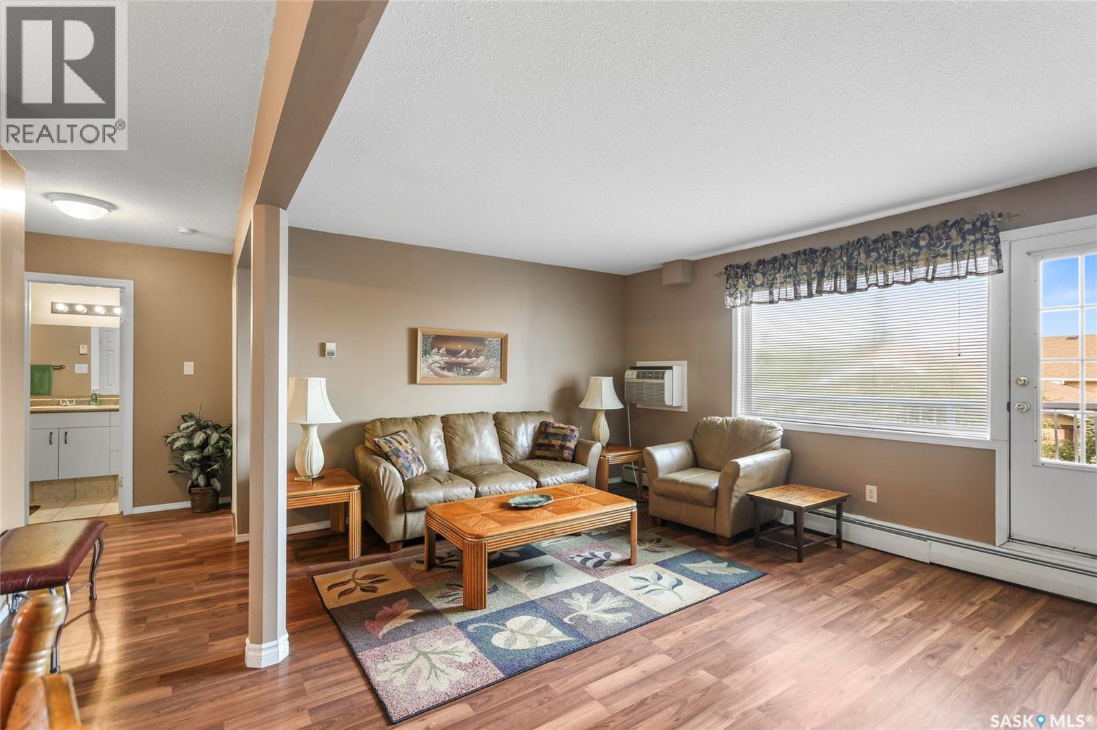 15 365 Angus Street, Regina, SK - Indoor Photo Showing Living Room