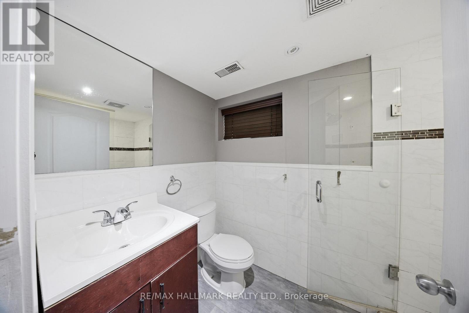 Bsmt - 34 Horfield Avenue, Toronto, ON - Indoor Photo Showing Bathroom