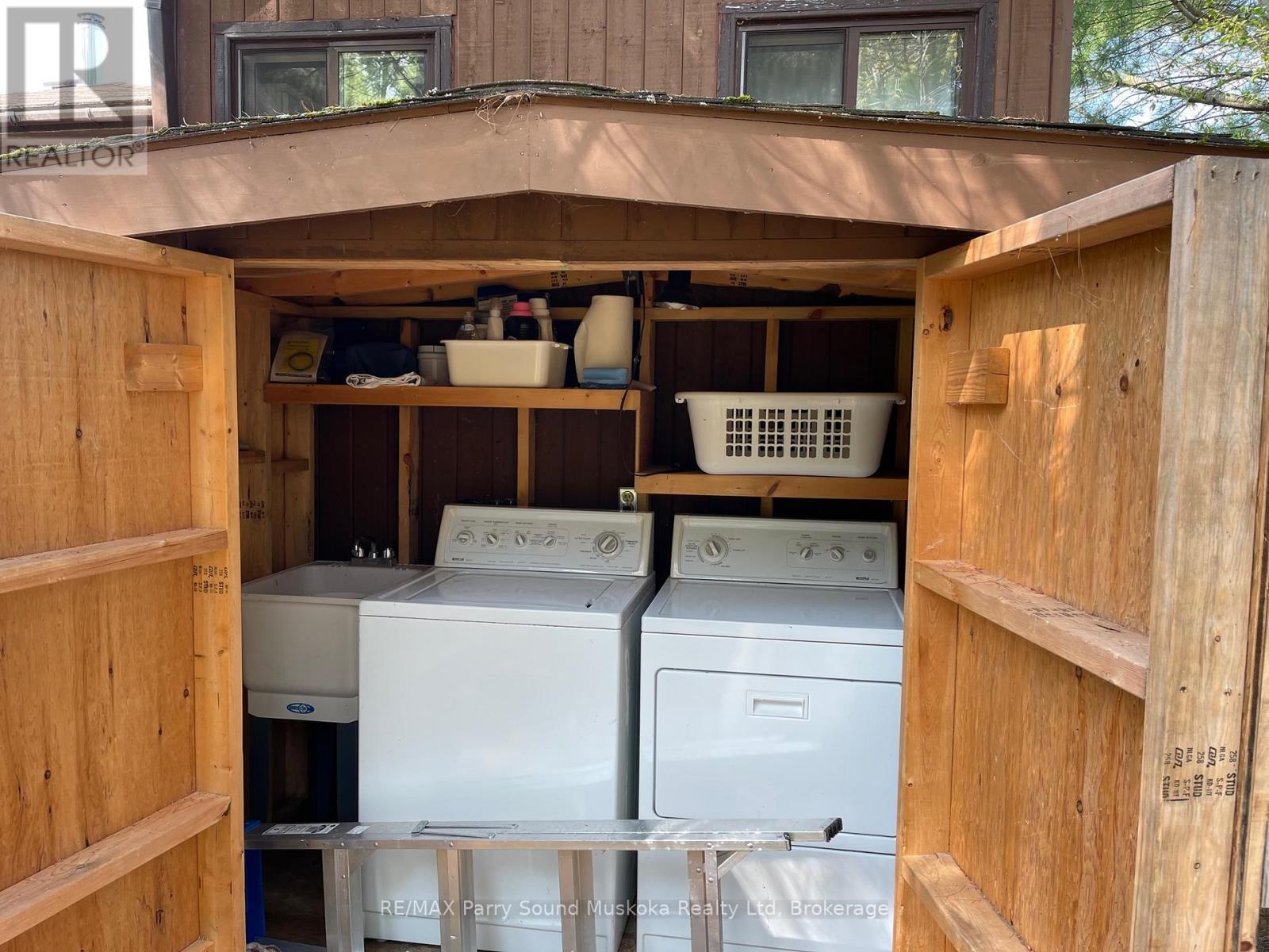 1260 Georgian Bay, The Archipelago (Archipelago North), ON - Indoor Photo Showing Laundry Room