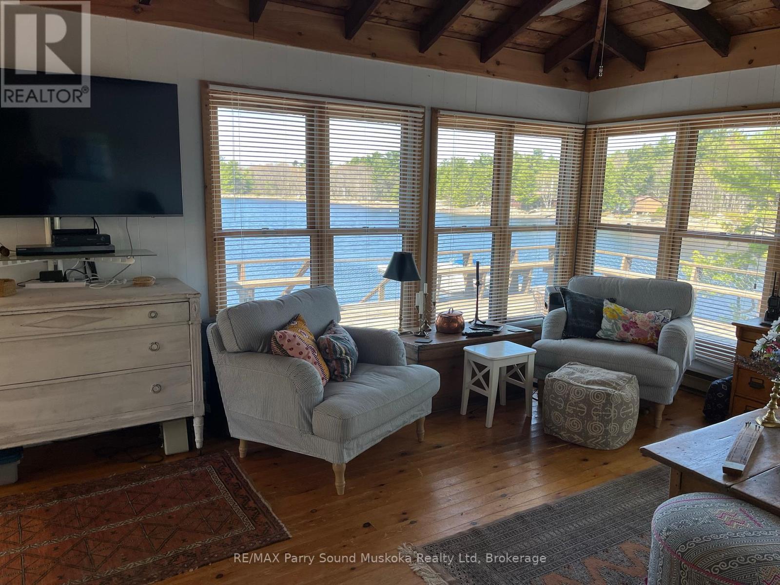 1260 Georgian Bay, The Archipelago (Archipelago North), ON - Indoor Photo Showing Living Room