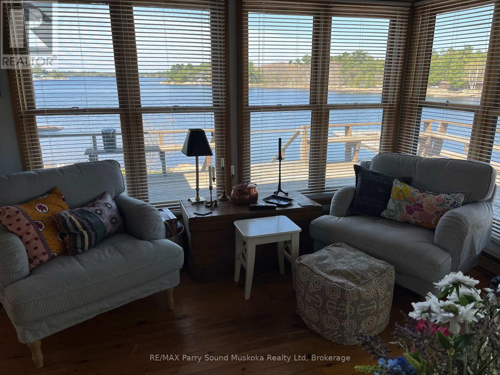 1260 Georgian Bay, The Archipelago (Archipelago North), ON - Indoor Photo Showing Living Room