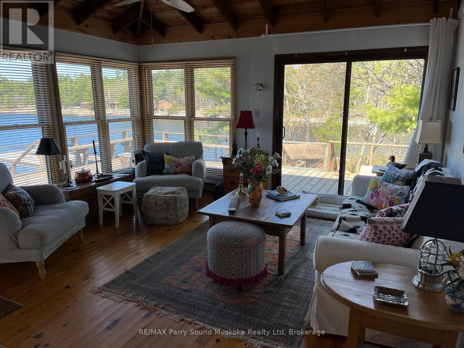 1260 Georgian Bay, The Archipelago (Archipelago North), ON - Indoor Photo Showing Living Room