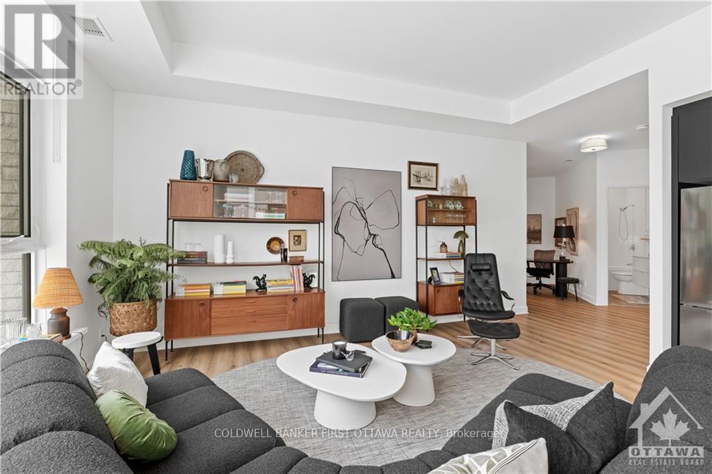 605 - 115 Echo Drive, Ottawa, ON - Indoor Photo Showing Living Room