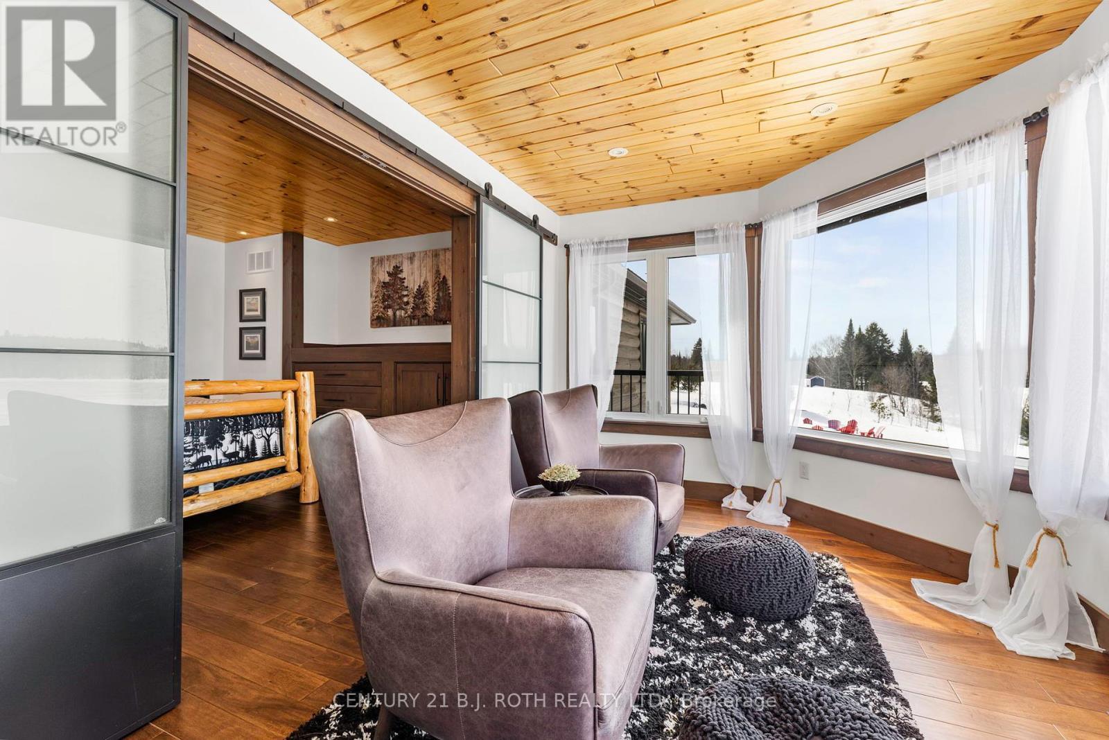 64 Mccords Road, Mckellar, ON - Indoor Photo Showing Living Room