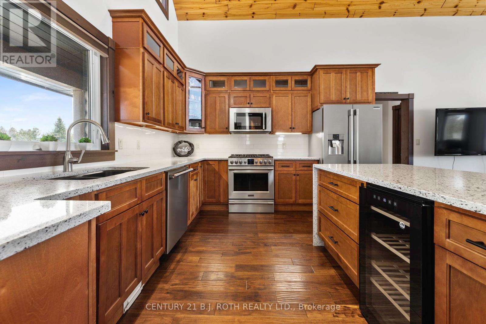 64 Mccords Road, Mckellar, ON - Indoor Photo Showing Kitchen With Stainless Steel Kitchen With Upgraded Kitchen