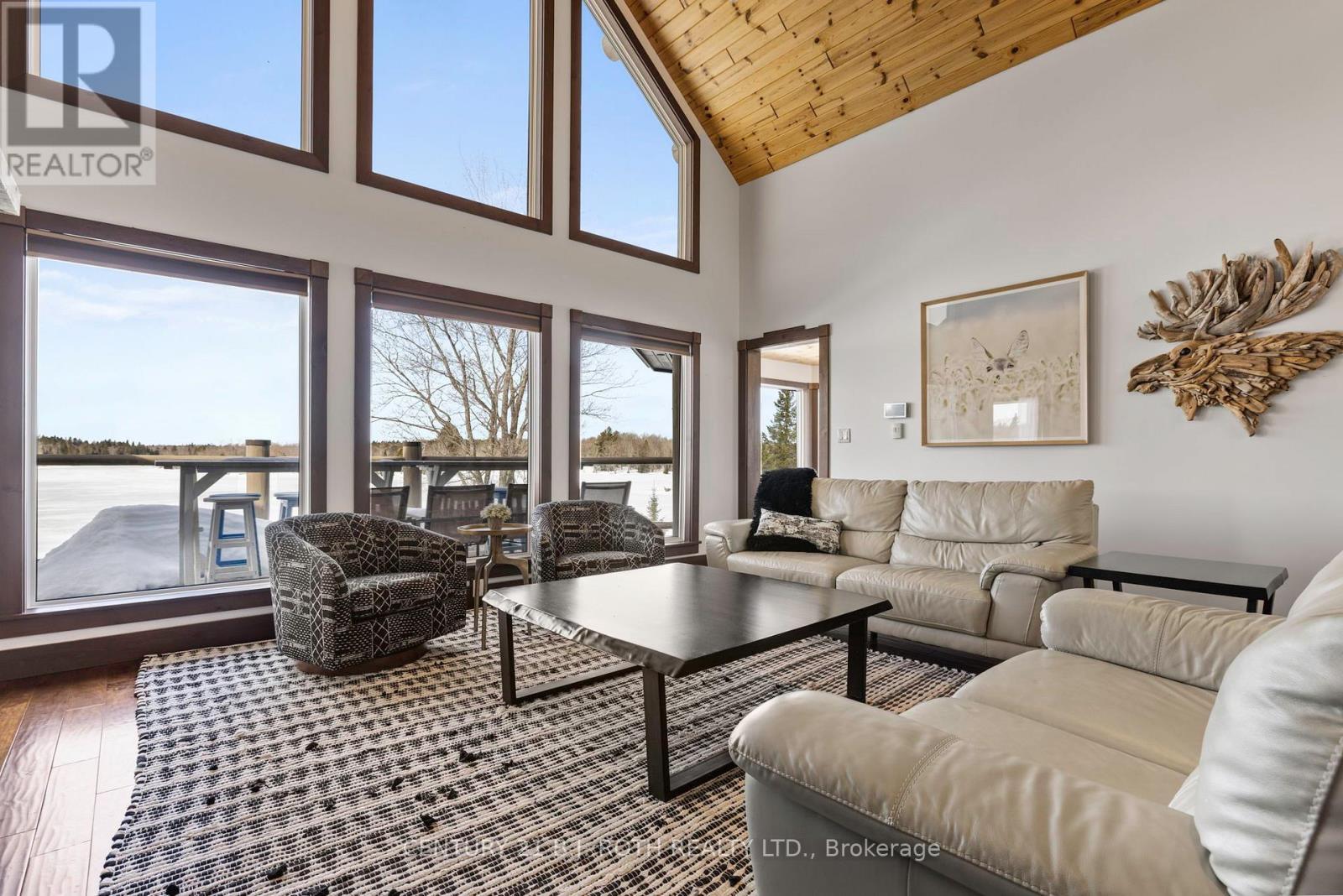 64 Mccords Road, Mckellar, ON - Indoor Photo Showing Living Room