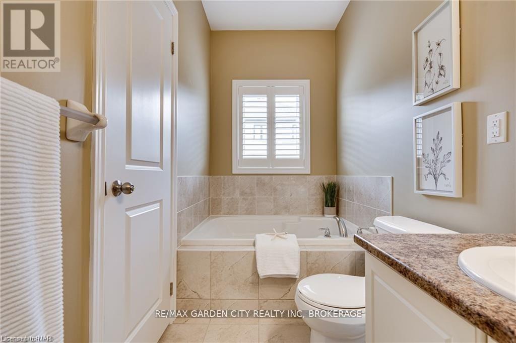 221 Shoreview Drive, Welland (Hwy 406/Welland), ON - Indoor Photo Showing Bathroom