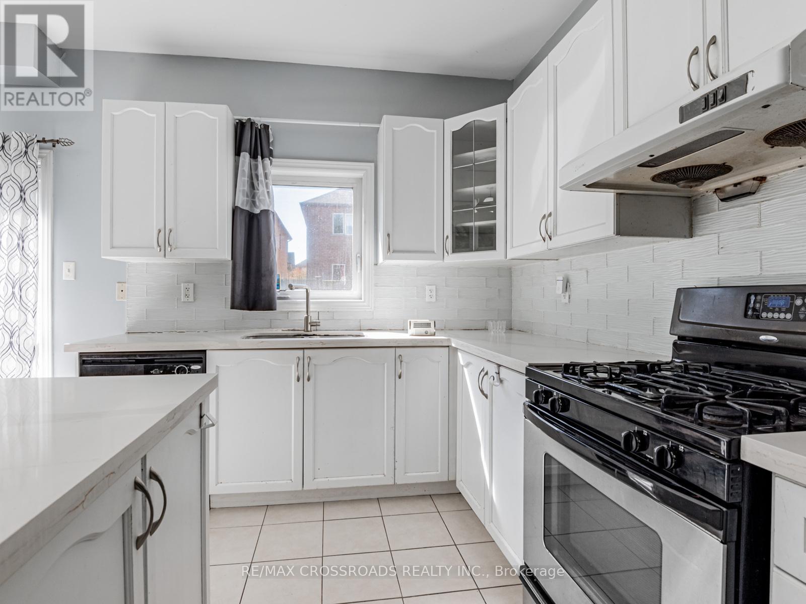 81 Lahore Crescent, Markham, ON - Indoor Photo Showing Kitchen