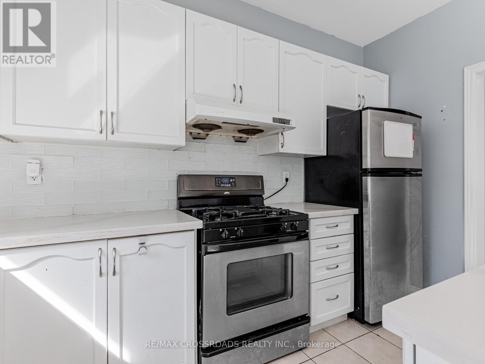81 Lahore Crescent, Markham, ON - Indoor Photo Showing Kitchen