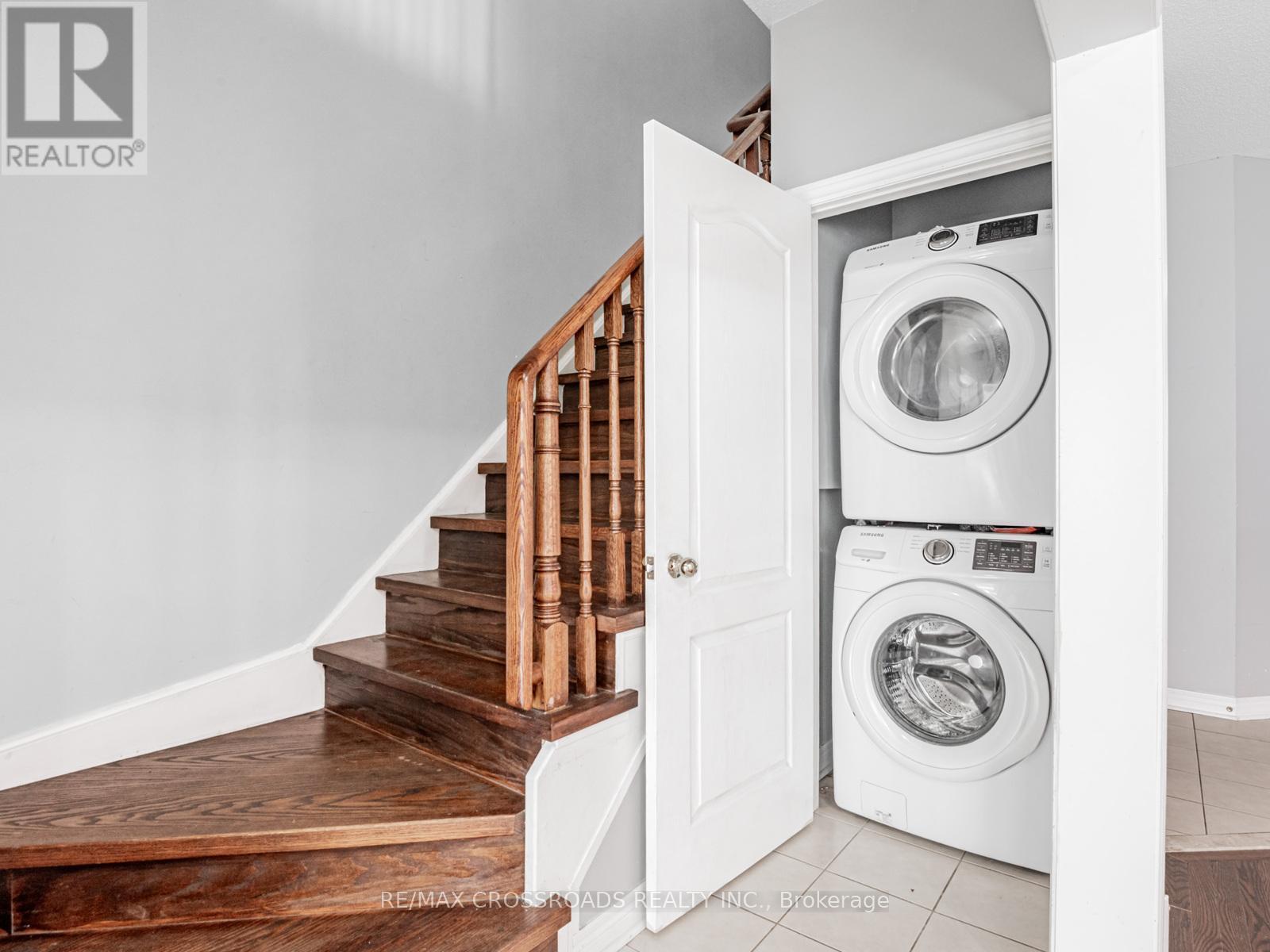 81 Lahore Crescent, Markham, ON - Indoor Photo Showing Laundry Room