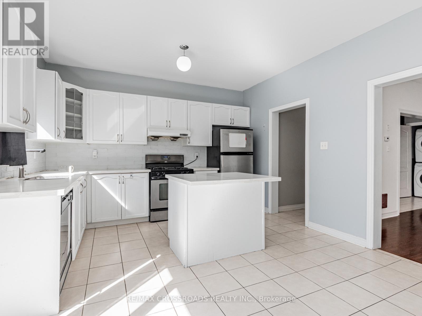 81 Lahore Crescent, Markham, ON - Indoor Photo Showing Kitchen