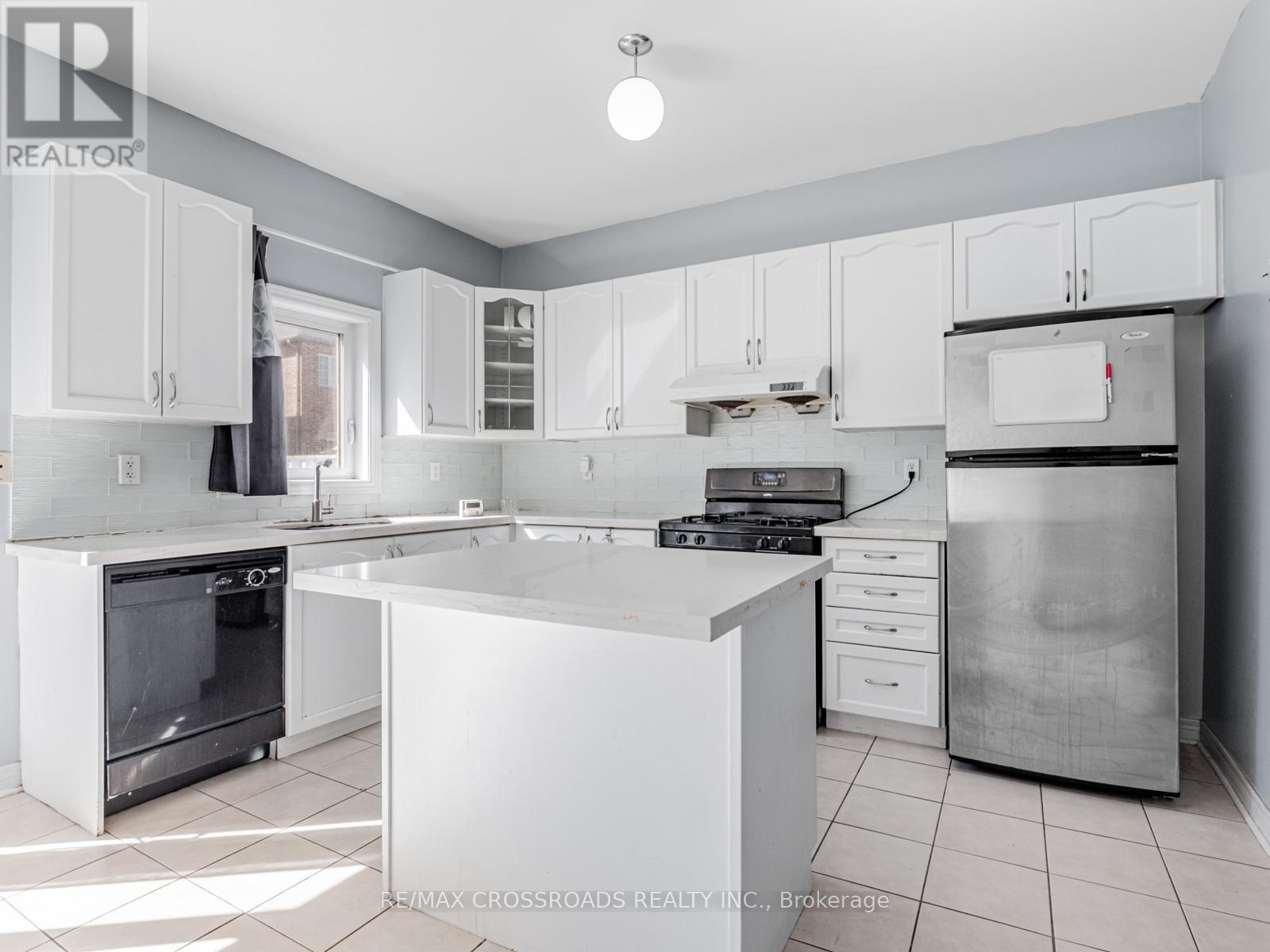 81 Lahore Crescent, Markham, ON - Indoor Photo Showing Kitchen