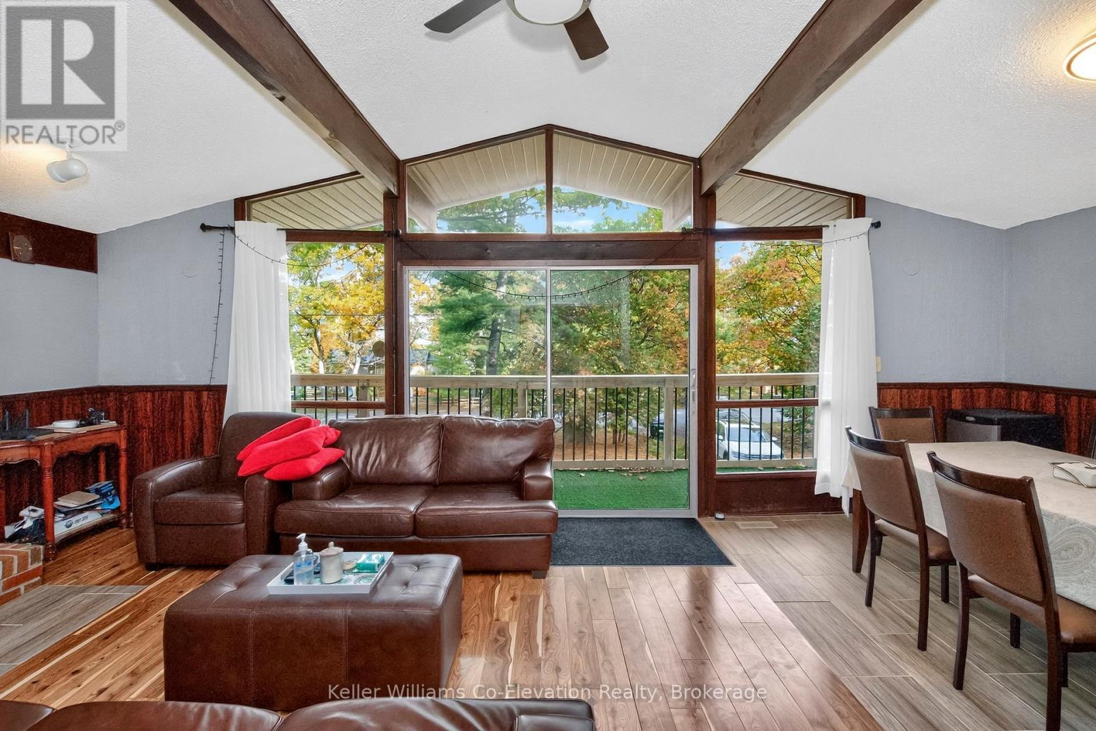 1950 Champlain Road, Tiny, ON - Indoor Photo Showing Living Room