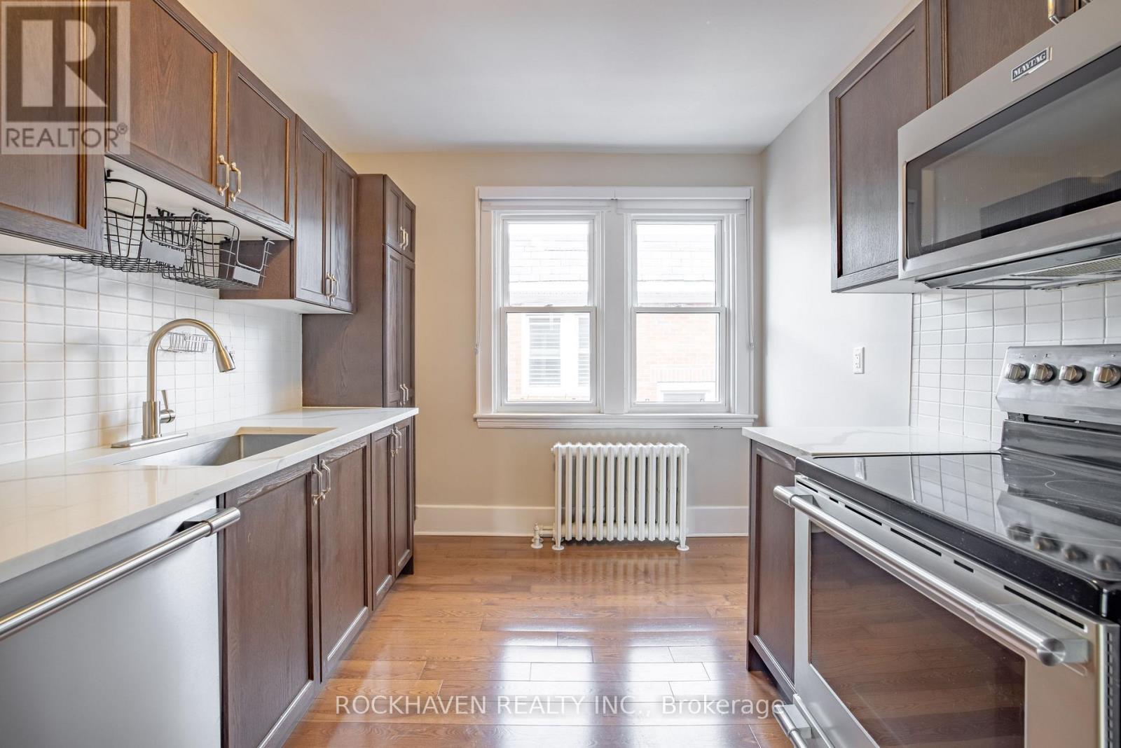 14 - 366 John Street S, Hamilton, ON - Indoor Photo Showing Kitchen With Upgraded Kitchen