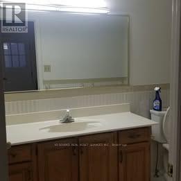 Main Fl - 84 Montmorency Drive, Hamilton, ON - Indoor Photo Showing Bathroom