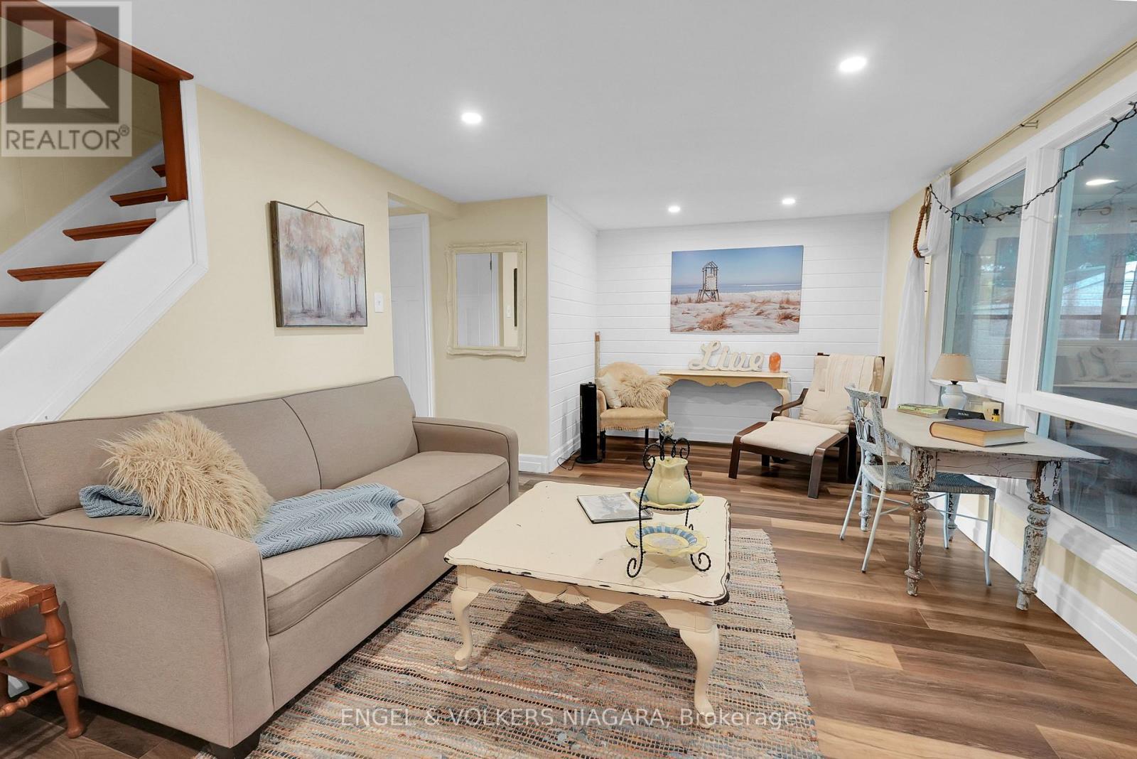 41 Andrew Crescent, Goderich (Goderich (Town)), ON - Indoor Photo Showing Living Room