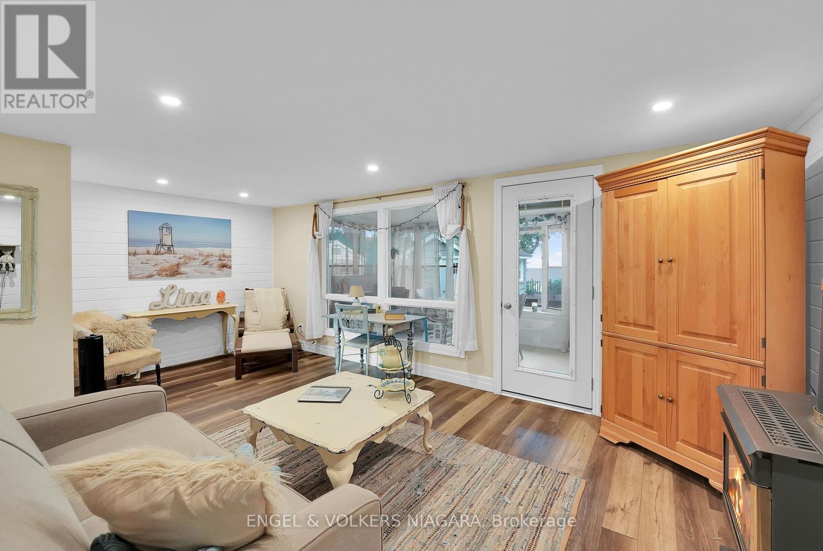41 Andrew Crescent, Goderich (Goderich (Town)), ON - Indoor Photo Showing Living Room