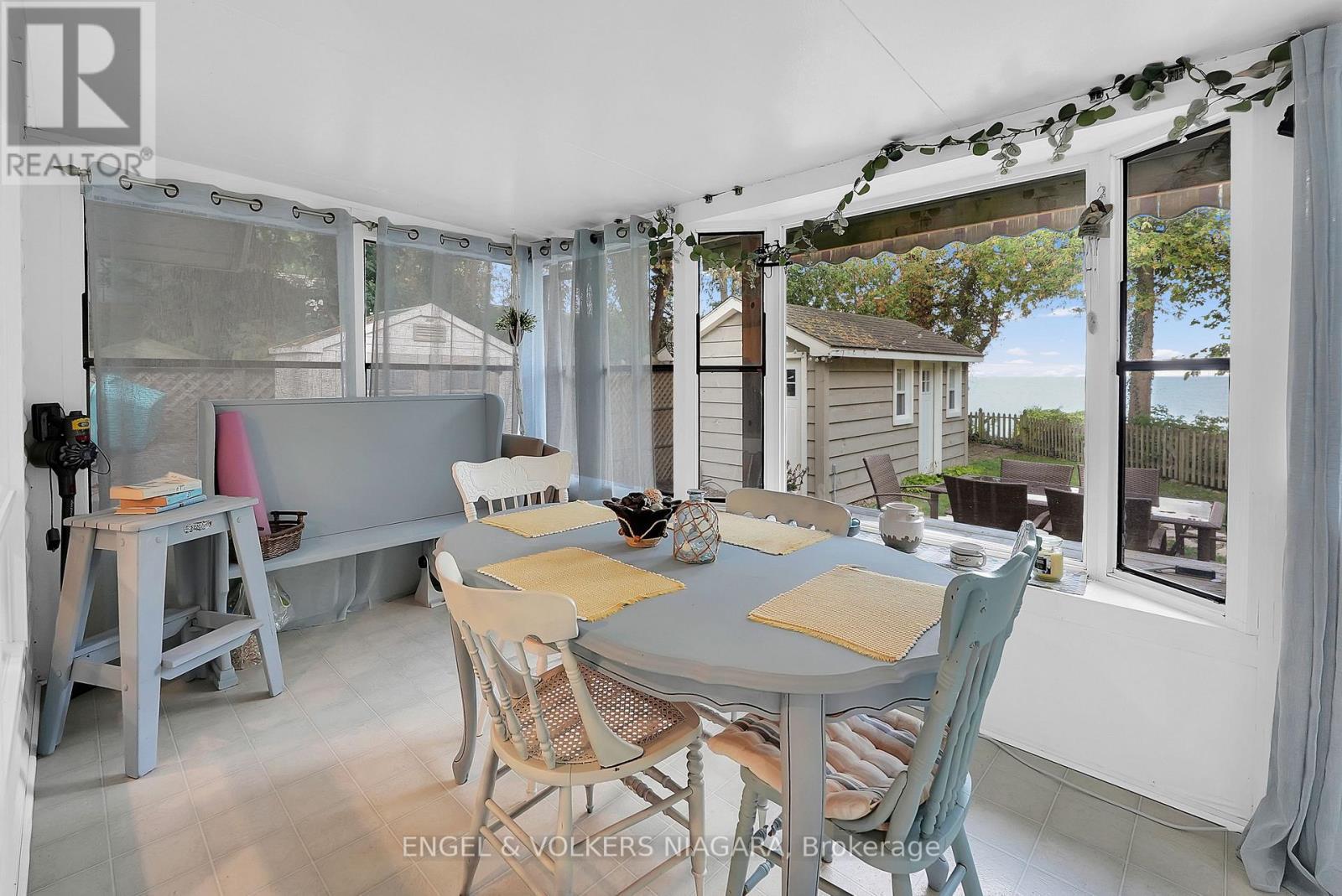 41 Andrew Crescent, Goderich (Goderich (Town)), ON - Indoor Photo Showing Dining Room