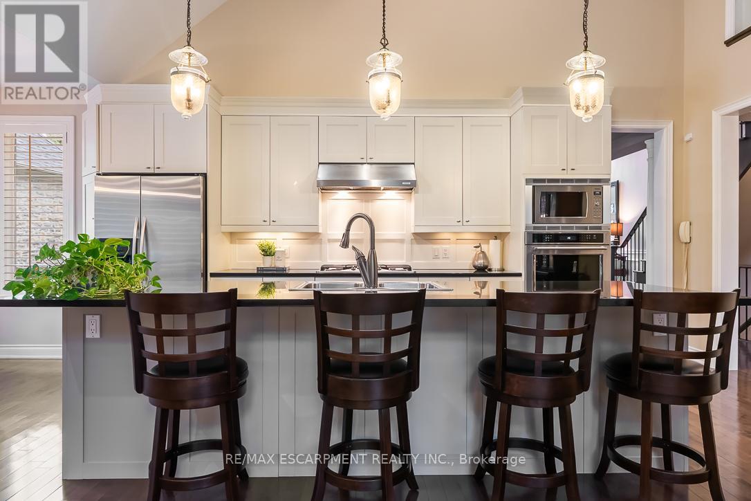 762 Hidden Grove Lane, Mississauga, ON - Indoor Photo Showing Kitchen With Double Sink With Upgraded Kitchen