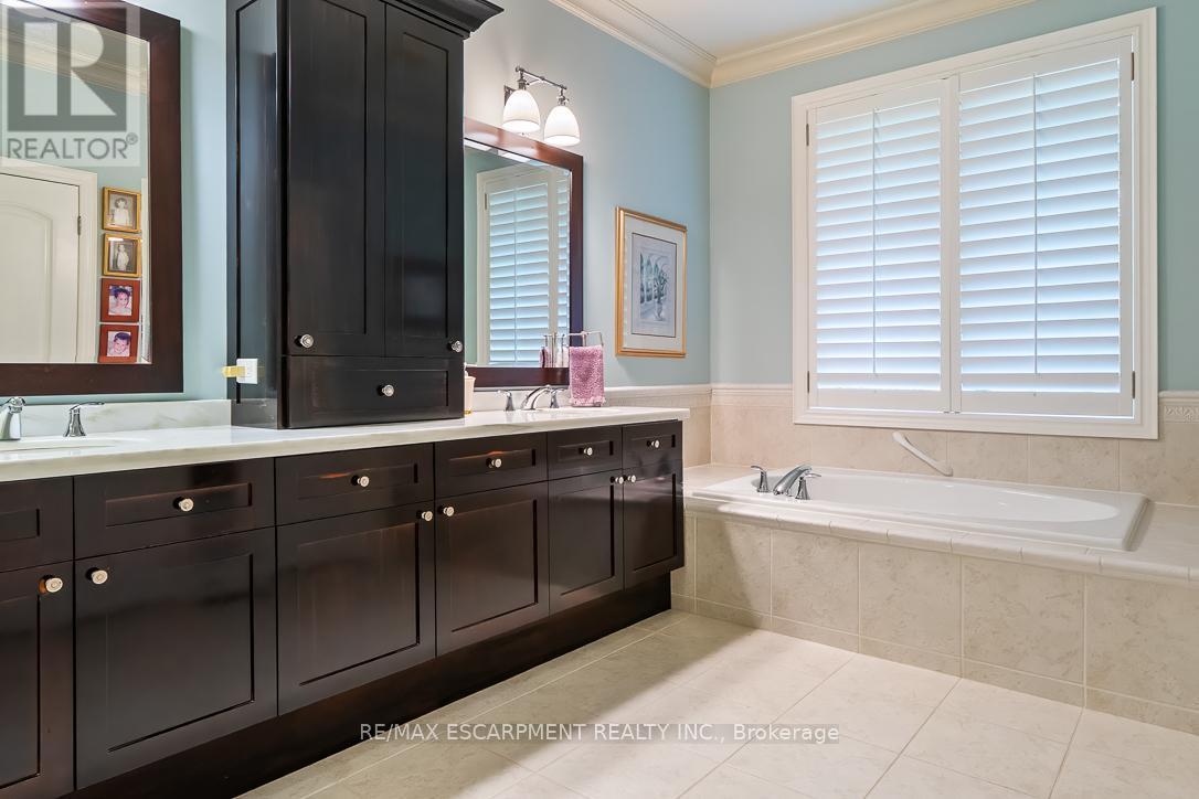 762 Hidden Grove Lane, Mississauga, ON - Indoor Photo Showing Bathroom