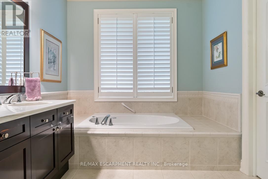 762 Hidden Grove Lane, Mississauga, ON - Indoor Photo Showing Bathroom