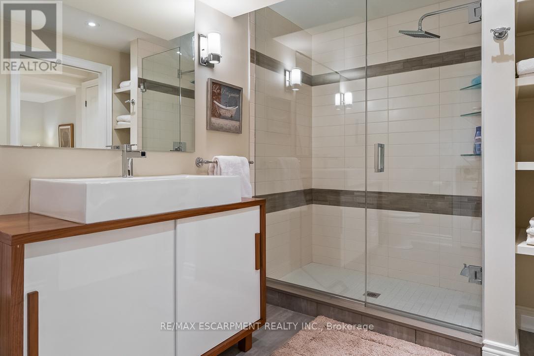 762 Hidden Grove Lane, Mississauga, ON - Indoor Photo Showing Bathroom
