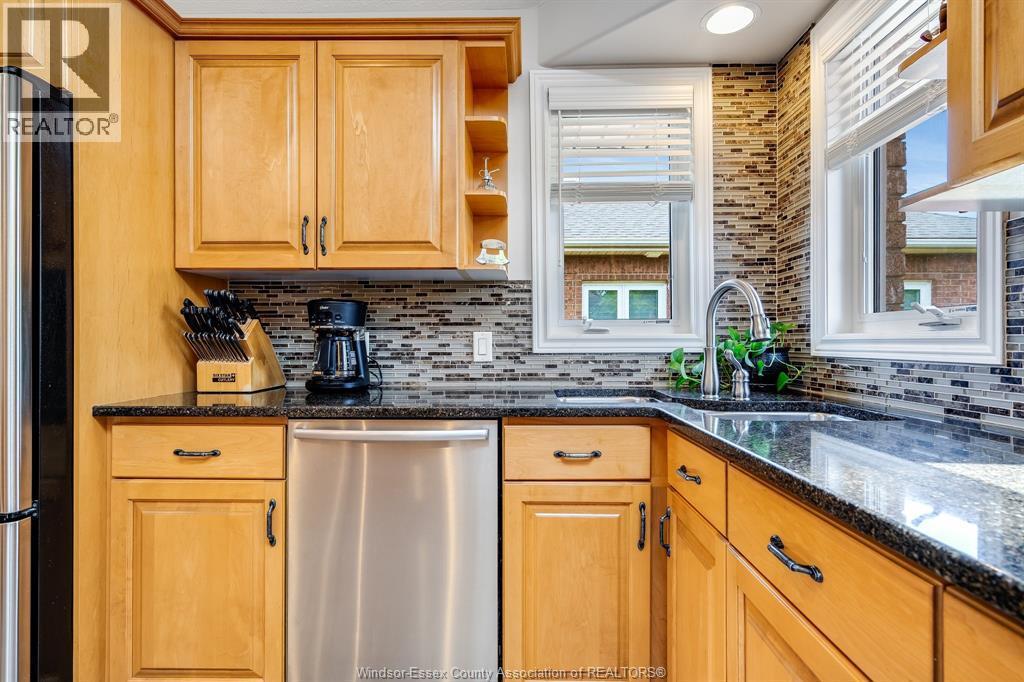 171 Sturgeon Meadows, Leamington, ON - Indoor Photo Showing Kitchen