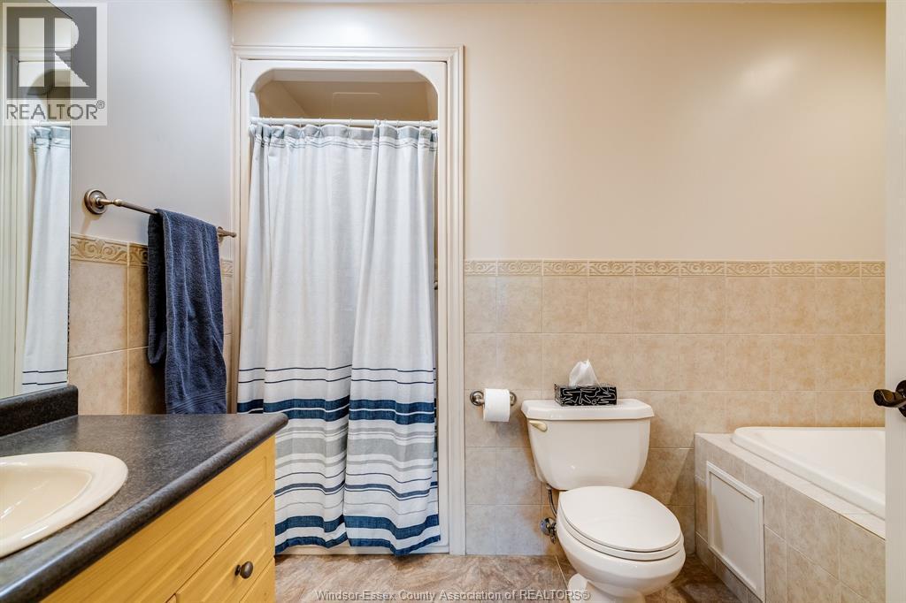 171 Sturgeon Meadows, Leamington, ON - Indoor Photo Showing Bathroom