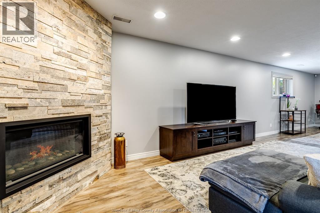 171 Sturgeon Meadows, Leamington, ON - Indoor Photo Showing Living Room With Fireplace