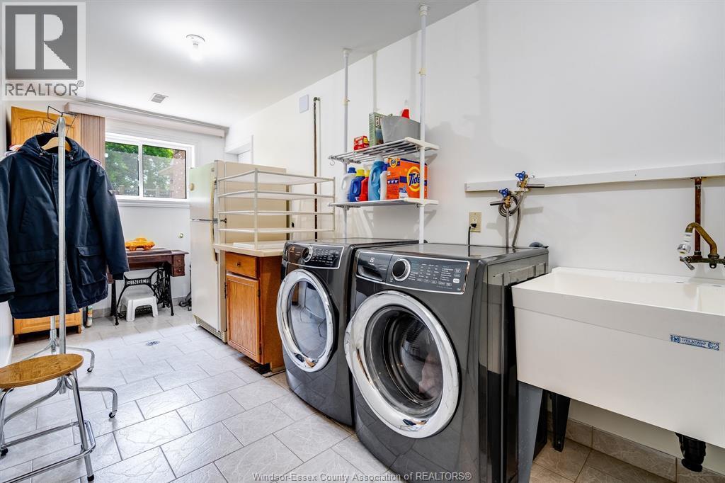 171 Sturgeon Meadows, Leamington, ON - Indoor Photo Showing Laundry Room