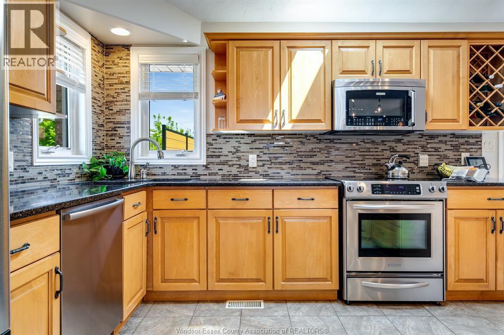 171 Sturgeon Meadows, Leamington, ON - Indoor Photo Showing Kitchen