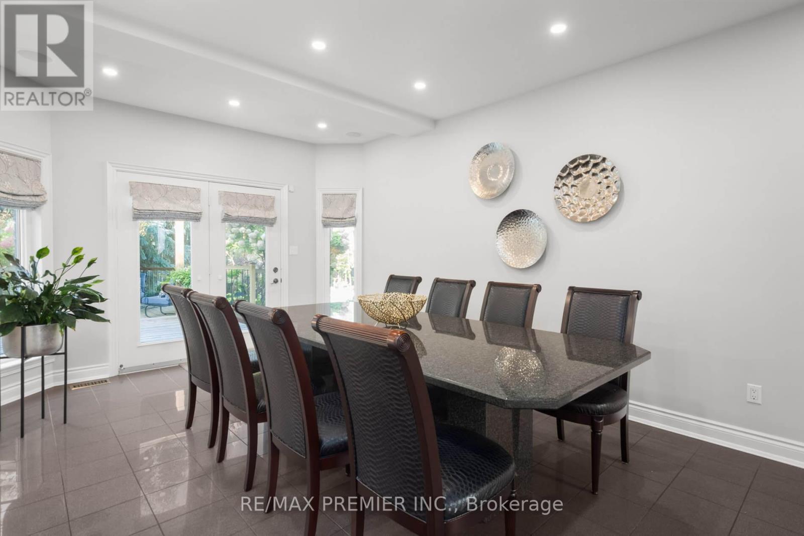90 Shamrock Crescent, Vaughan, ON - Indoor Photo Showing Dining Room