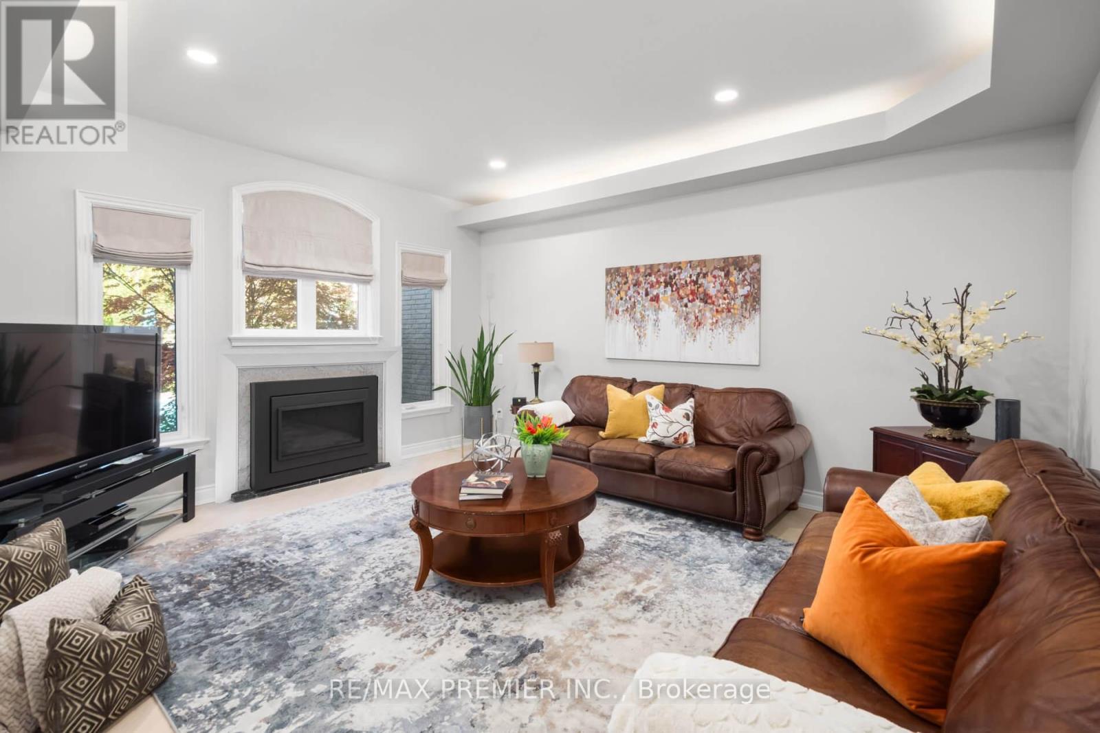 90 Shamrock Crescent, Vaughan, ON - Indoor Photo Showing Living Room With Fireplace