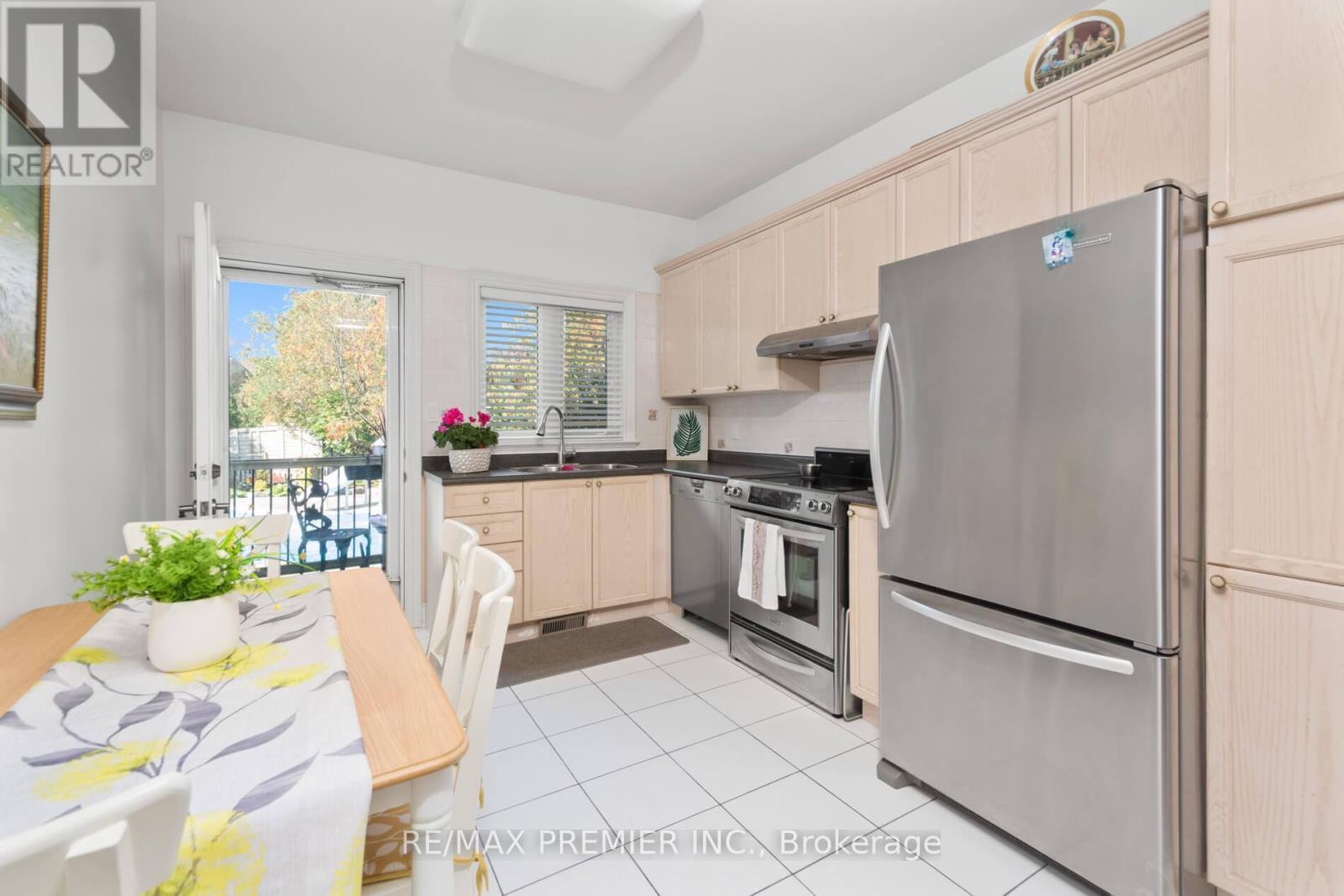 90 Shamrock Crescent, Vaughan, ON - Indoor